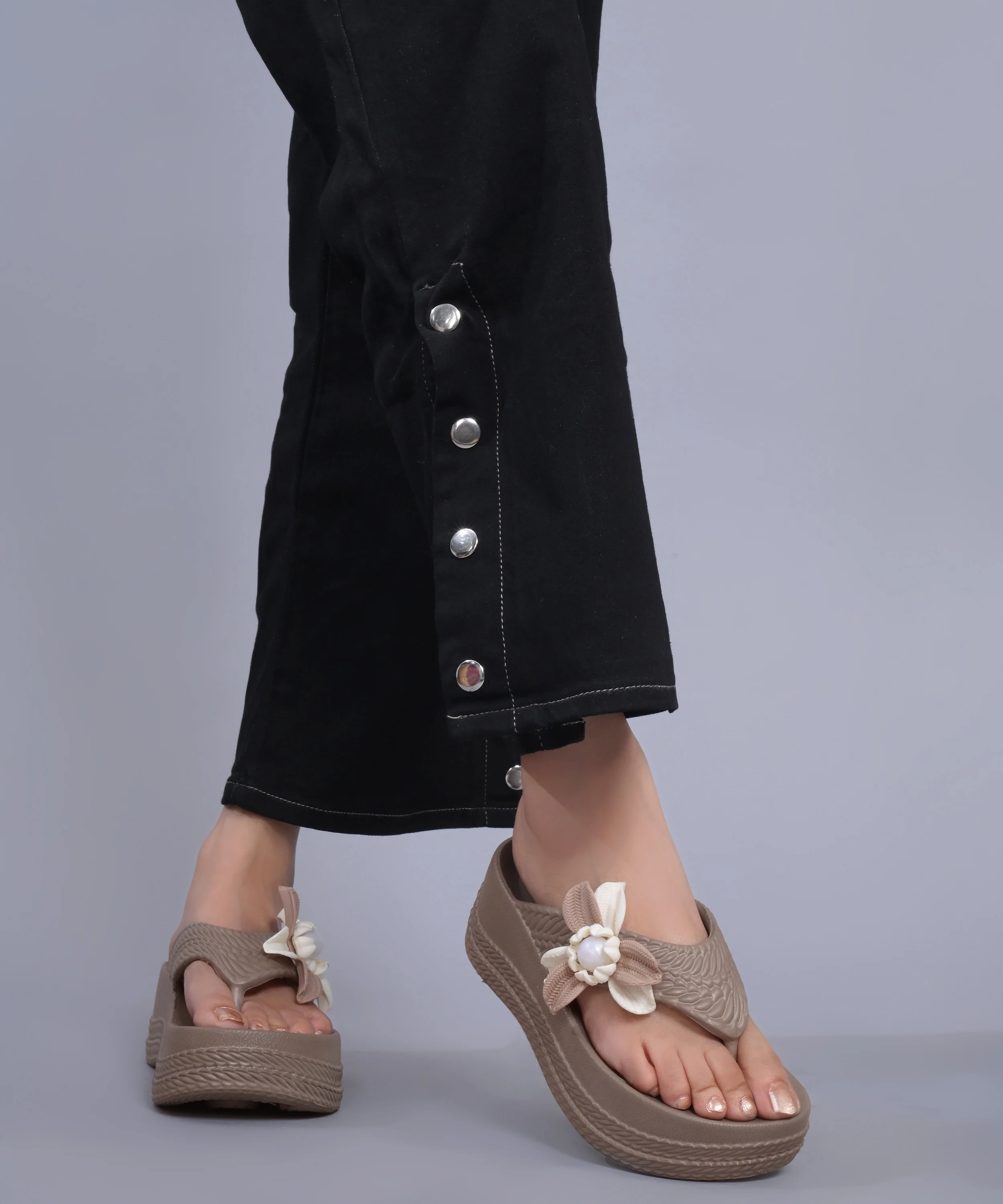 Casual Platform Flip Flops with Flower Accent - Image 3