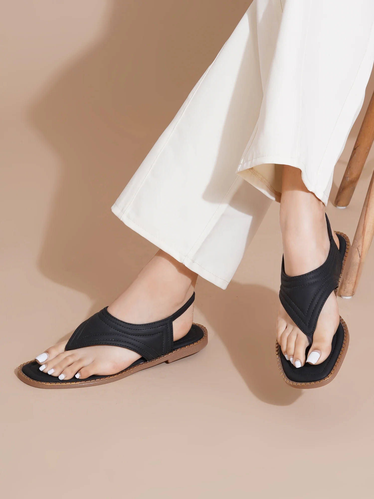 Casual Toe Ring Slippers with Premium Stitch Detailing - Image 2
