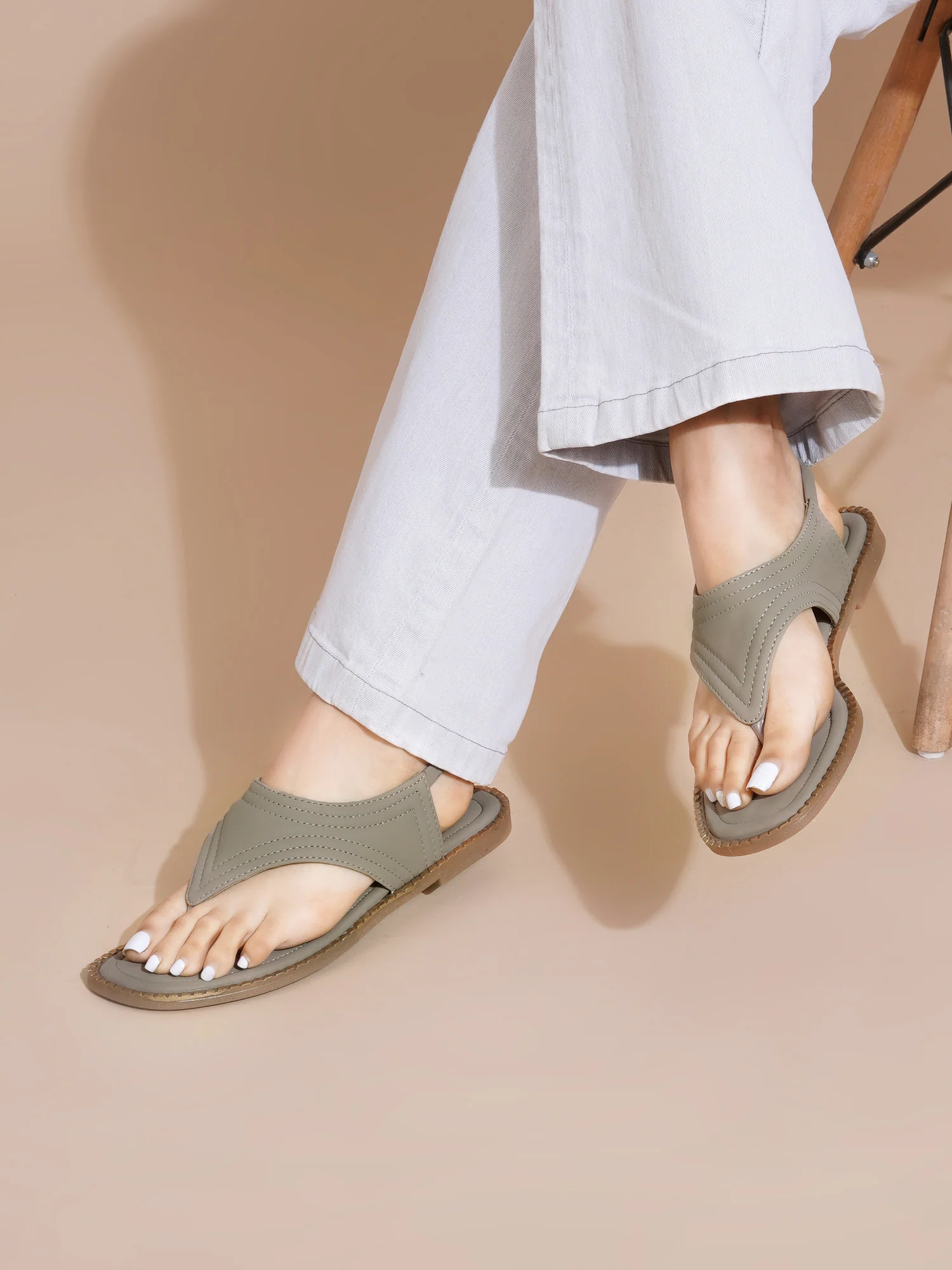 Casual Toe Ring Slippers with Premium Stitch Detailing - Image 8