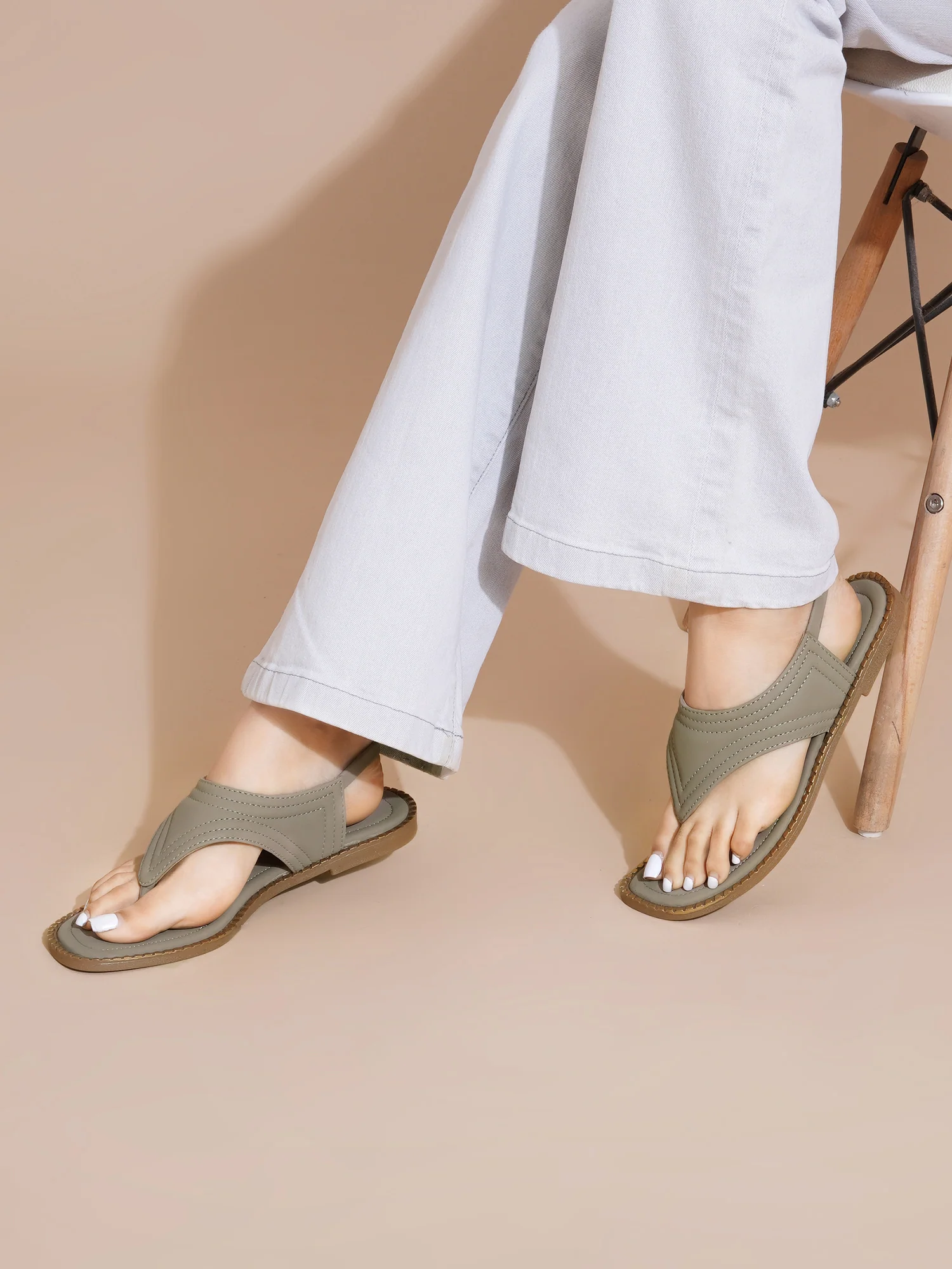 Casual Toe Ring Slippers with Premium Stitch Detailing - Image 9