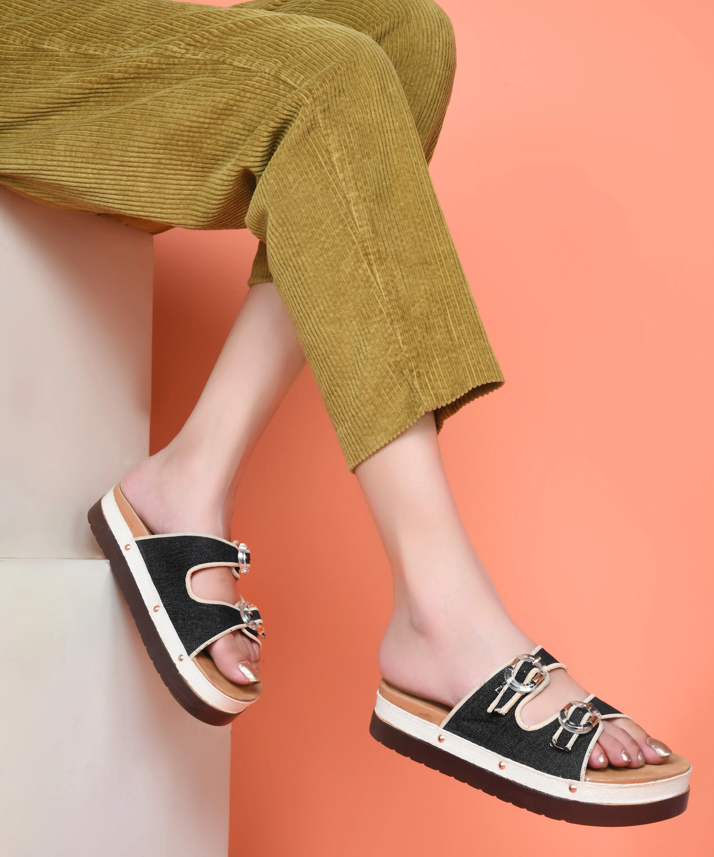 Chic Double Strap Open-Toe Slippers with Buckle Accent - Image 3