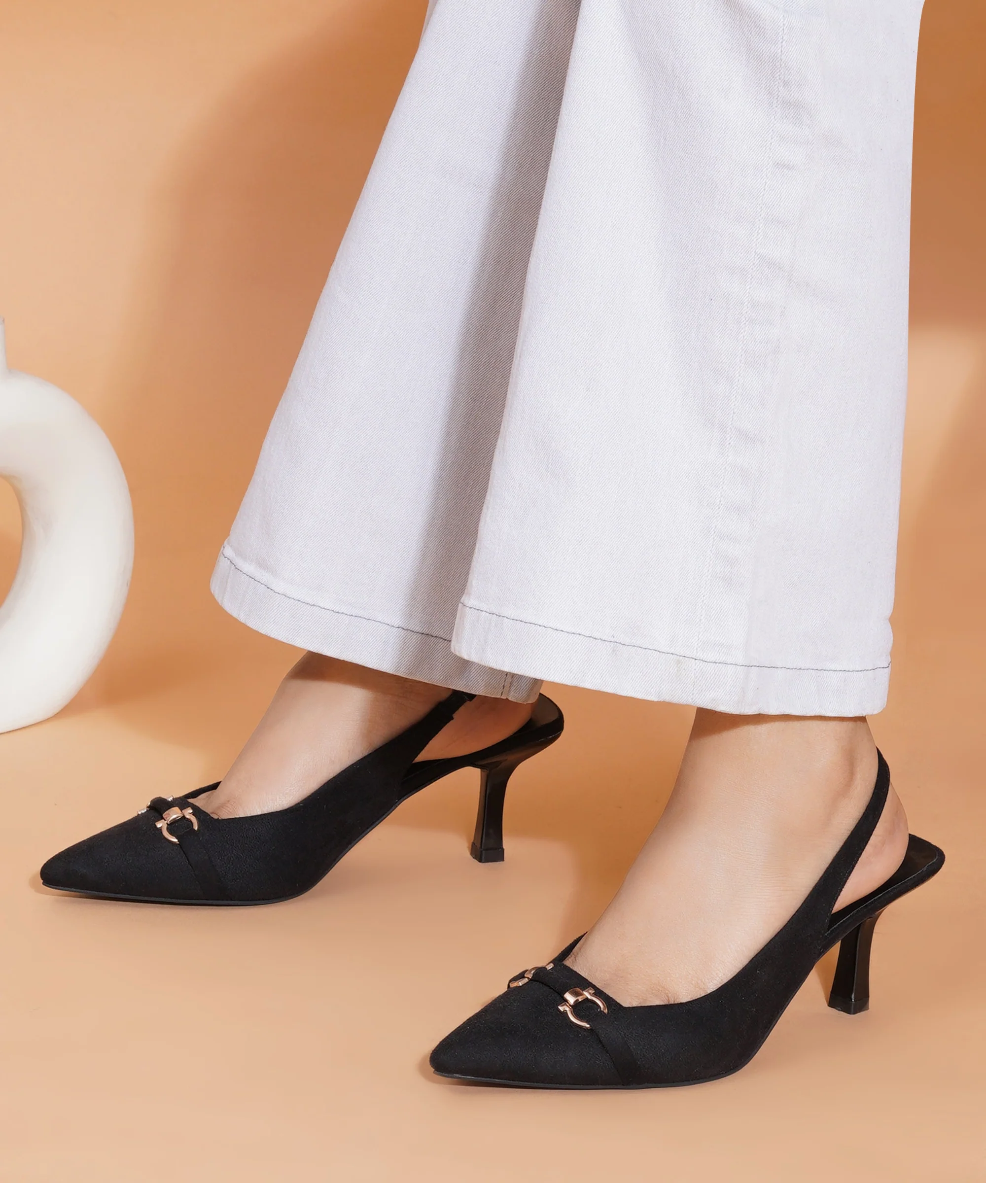 Slingback Kitten Heels for Women with Pointed Toe and Gold Buckle - Image 2