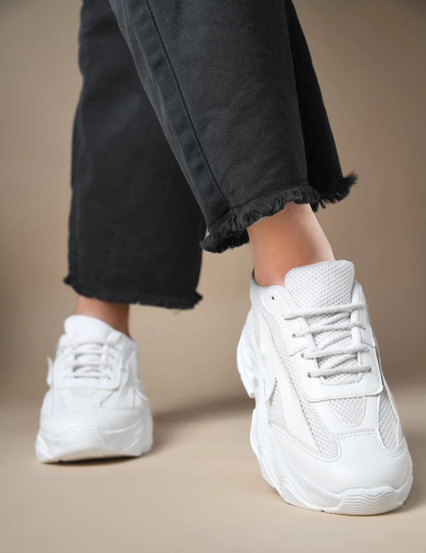 Chunky sole mesh sneakers with bold design - Image 2