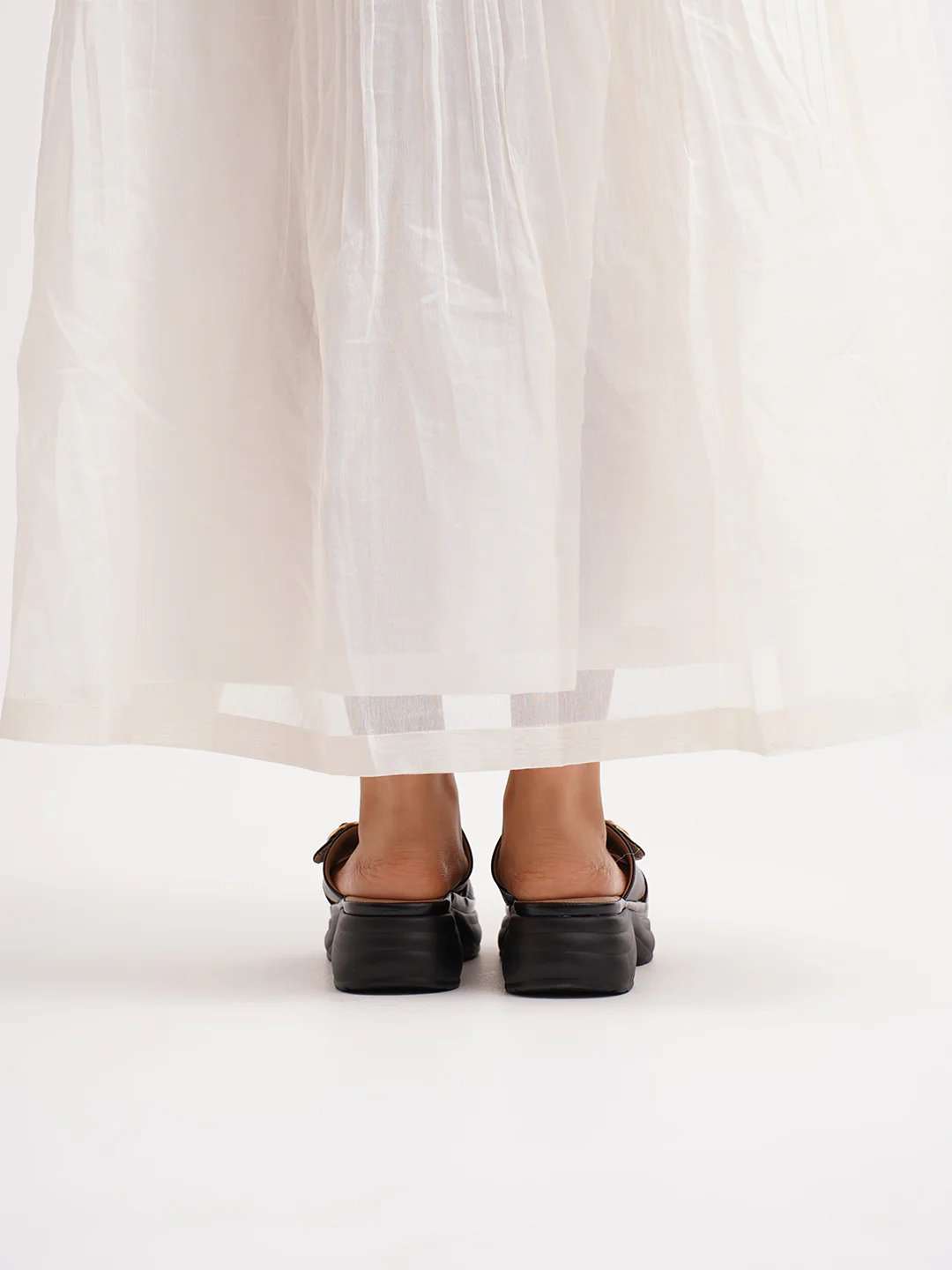 Cushioned Platform Buckle Slides Sandals with Textured Straps and Chunky Sole - Image 9