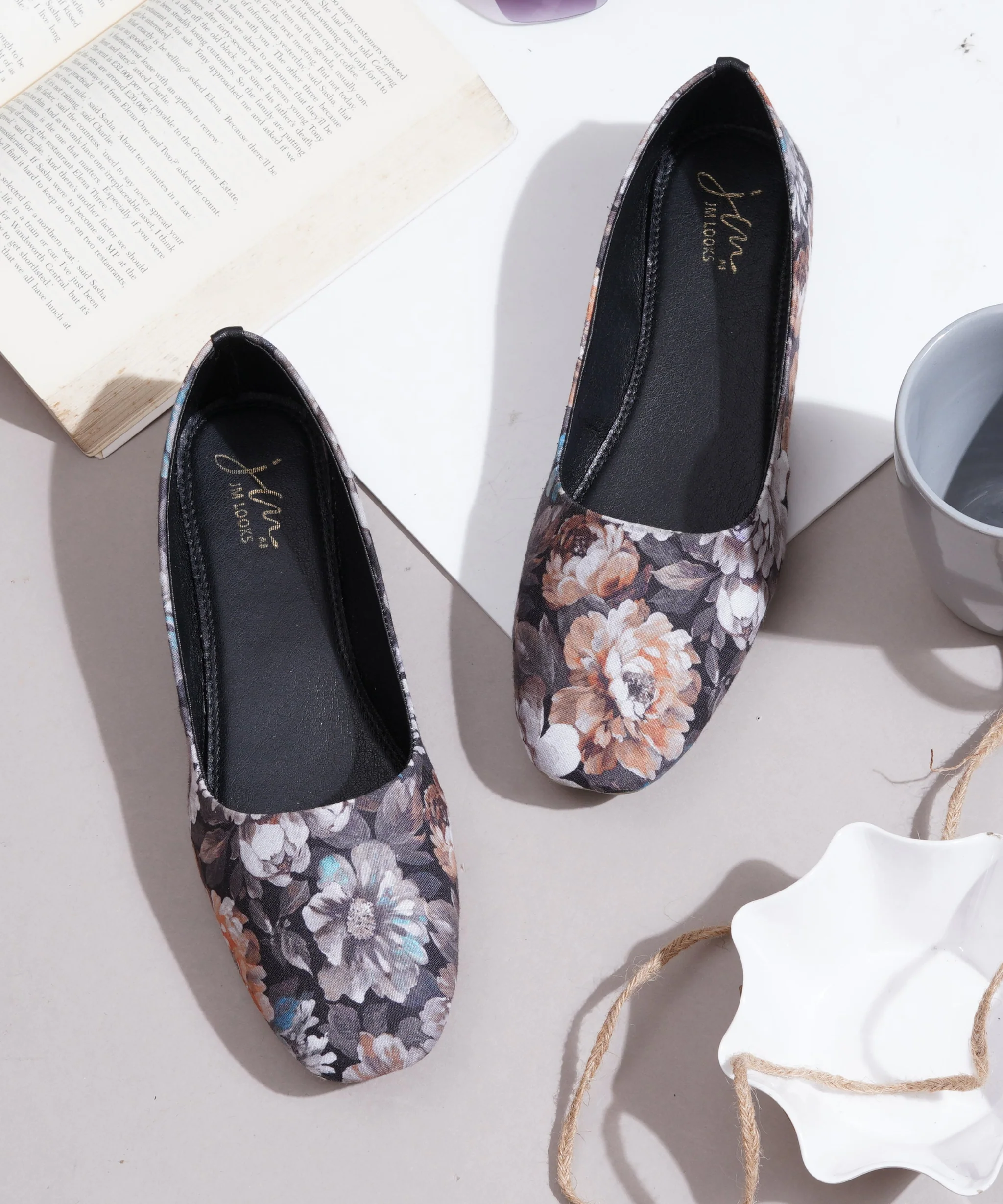 Classic Floral Pointed Flat