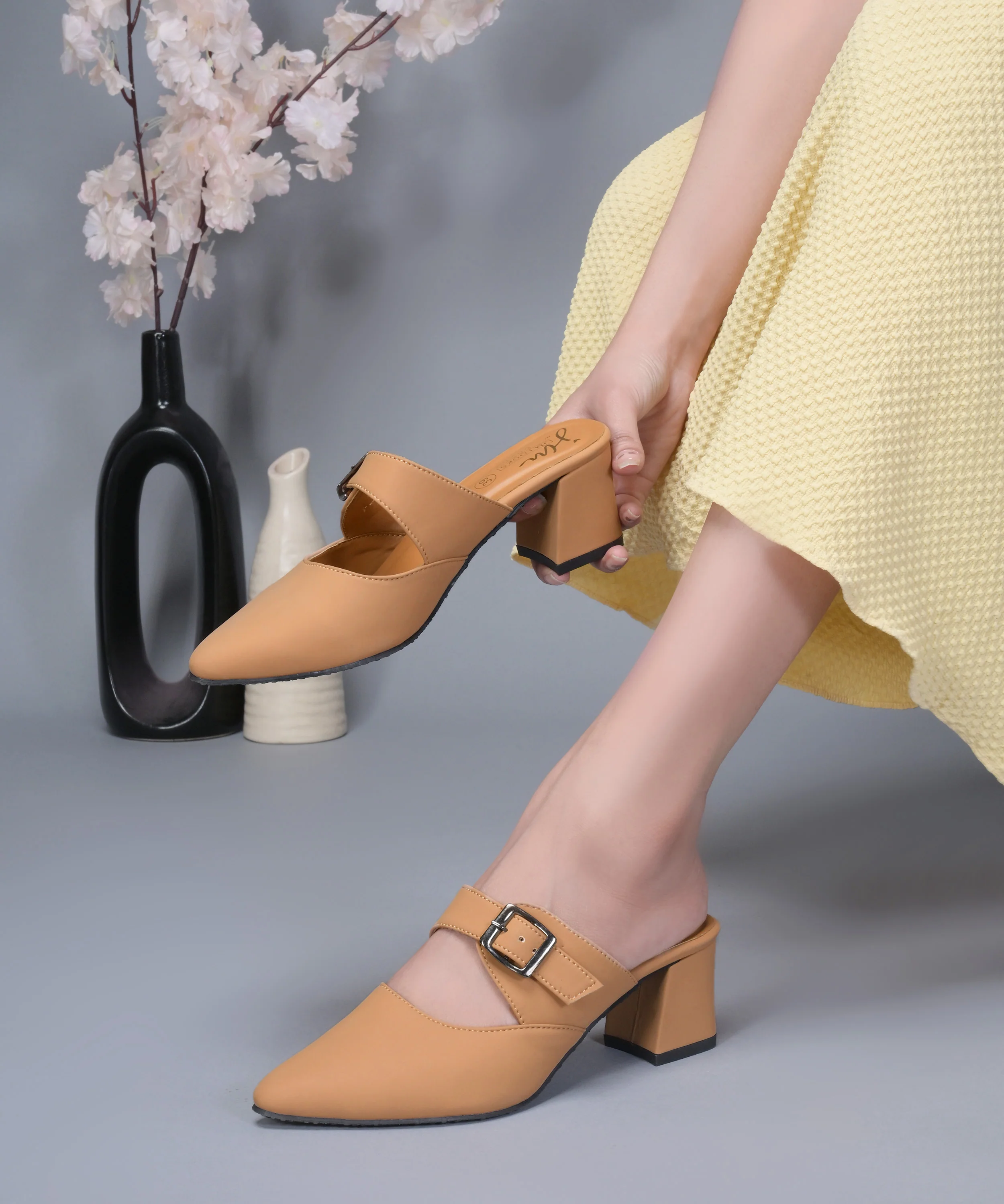 Elegant Pointed-Toe Slingback Mule Heel with Buckle Detail - Image 9