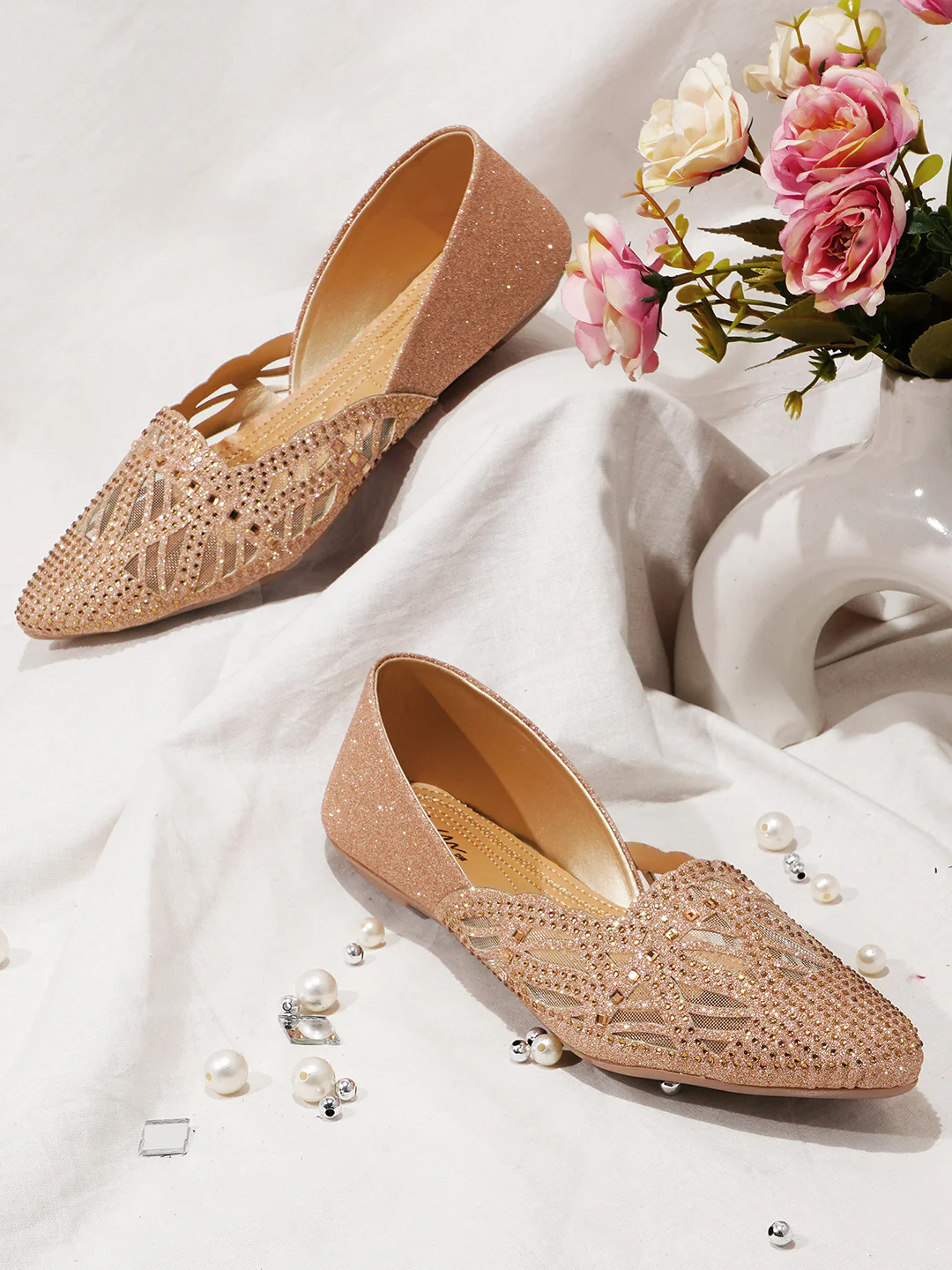 Women Embellished Pointed Toe Jutti - Image 12