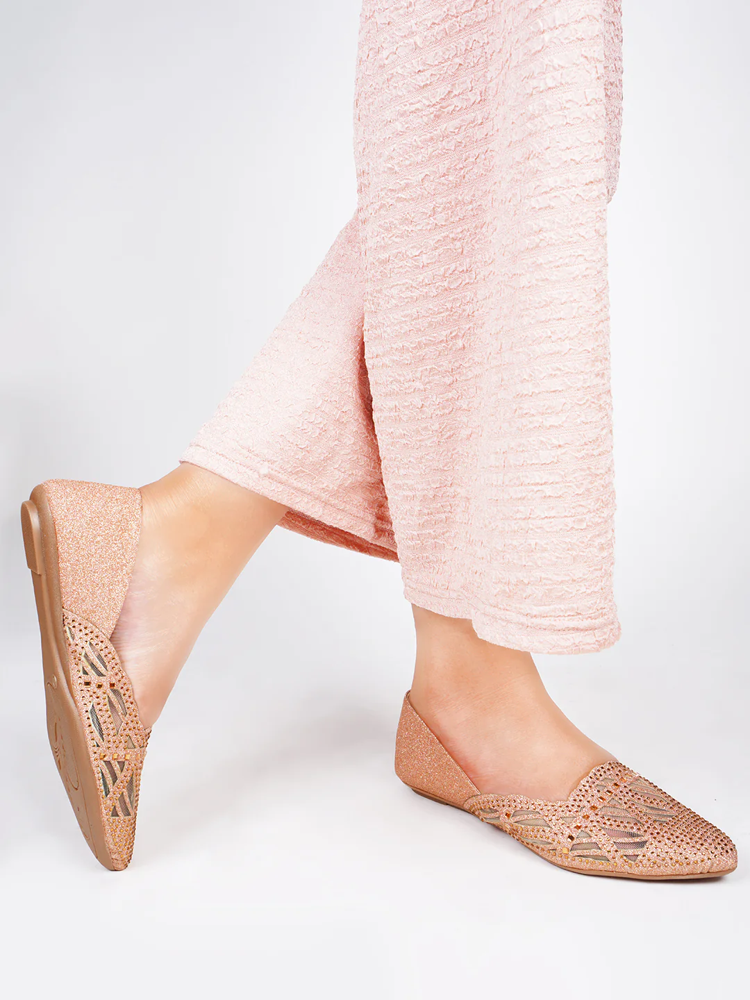 Women Embellished Pointed Toe Jutti - Image 15