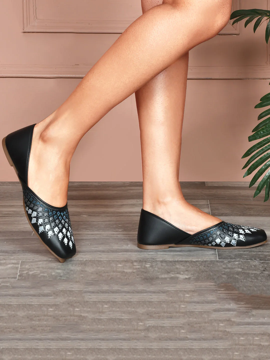 Women Embellished Slip-On Flat jutti - Image 3