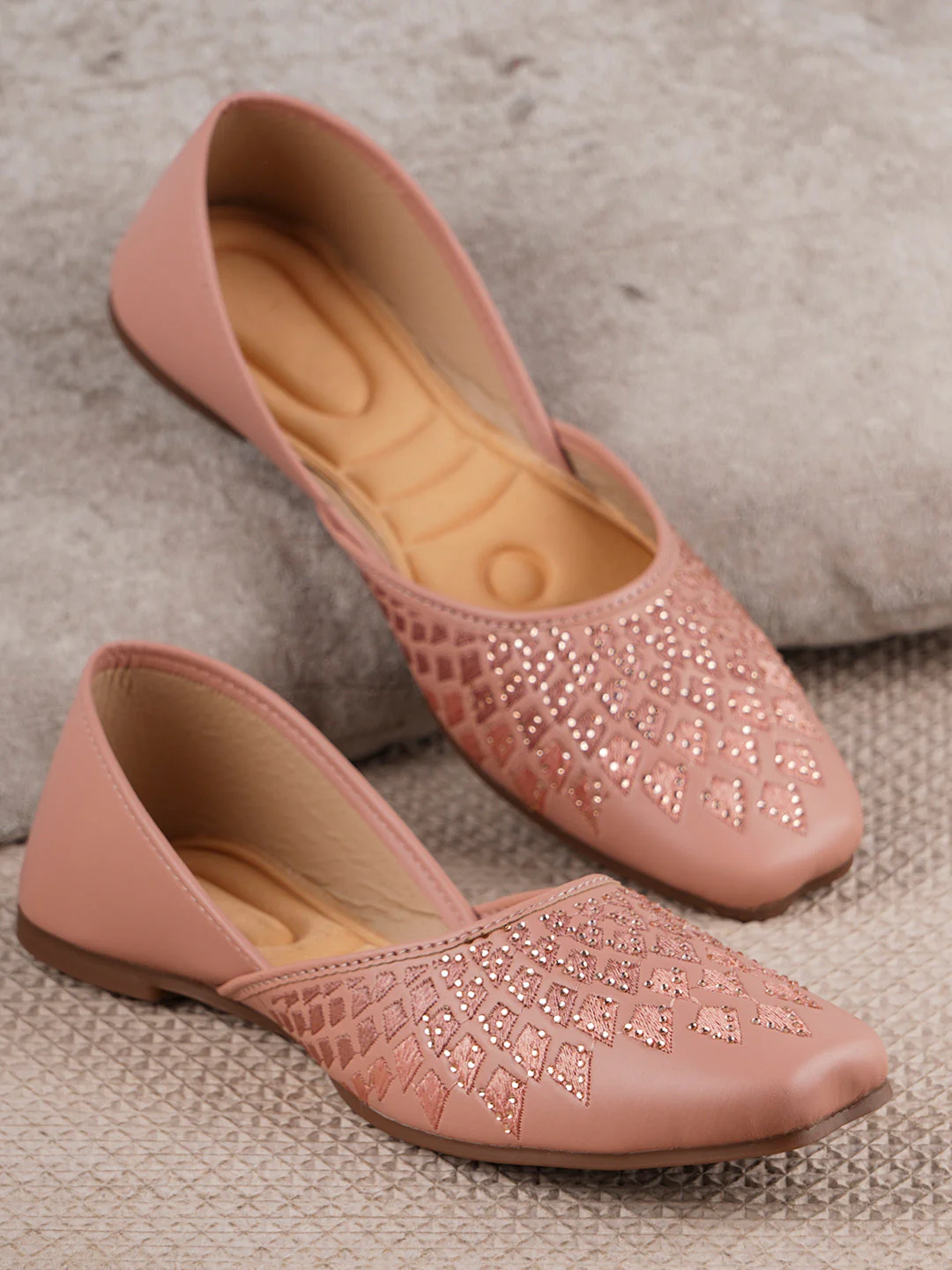 Women Embellished Slip-On Flat jutti - Image 7