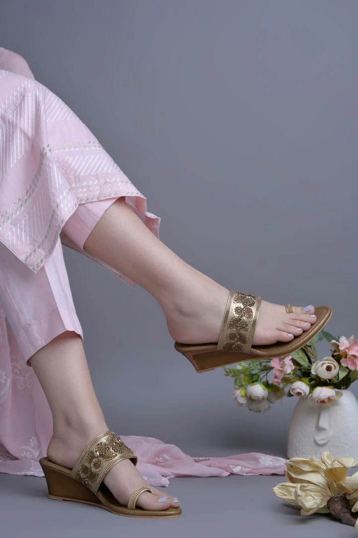 Jm Looks Women Embroidered Wedge Sandals  With A Toe Ring - Image 10
