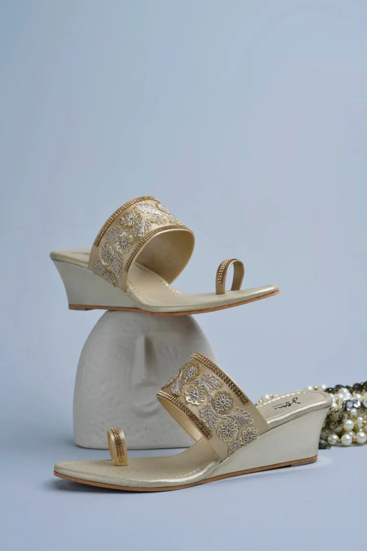 Jm Looks Women Embroidered Wedge Sandals  With A Toe Ring - Image 16