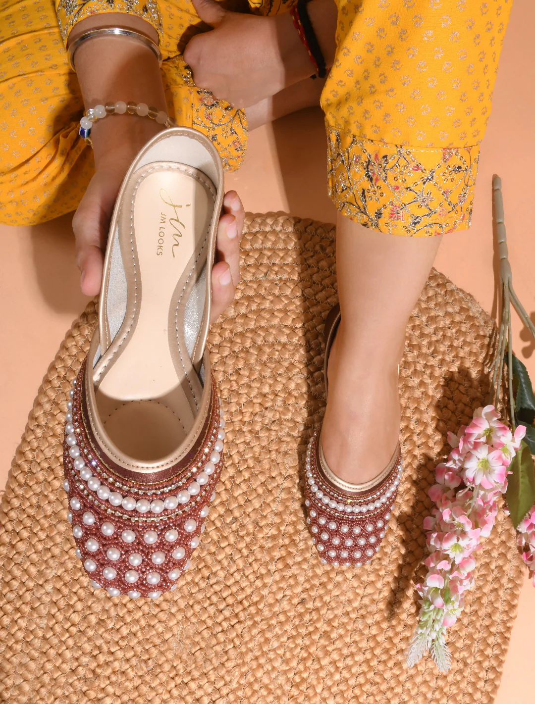 Women Ethnic Embellished Square Toe Jutti - Image 14