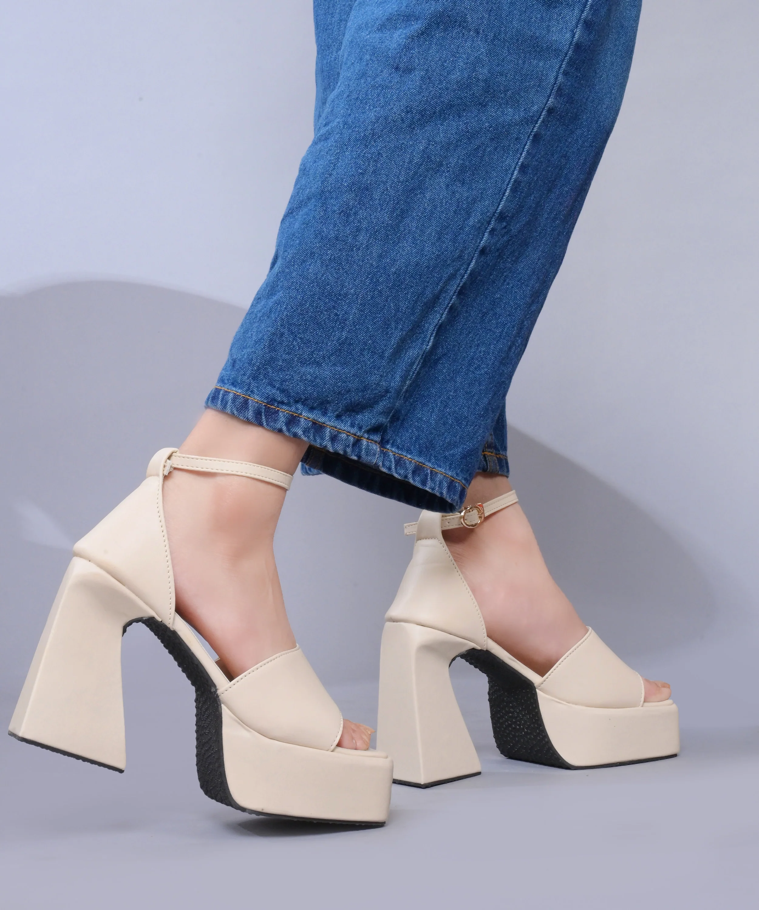 Fashion Forward Platform Sandals - Image 3