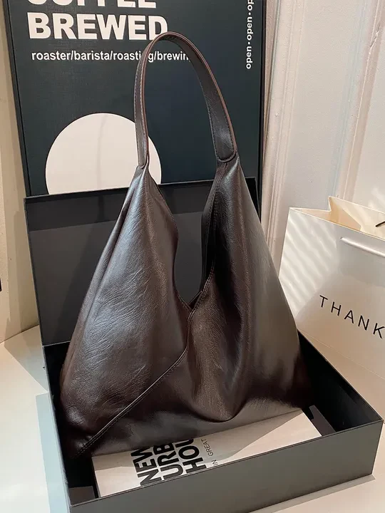 Lightweight Leather Shoulder Bag - Image 4