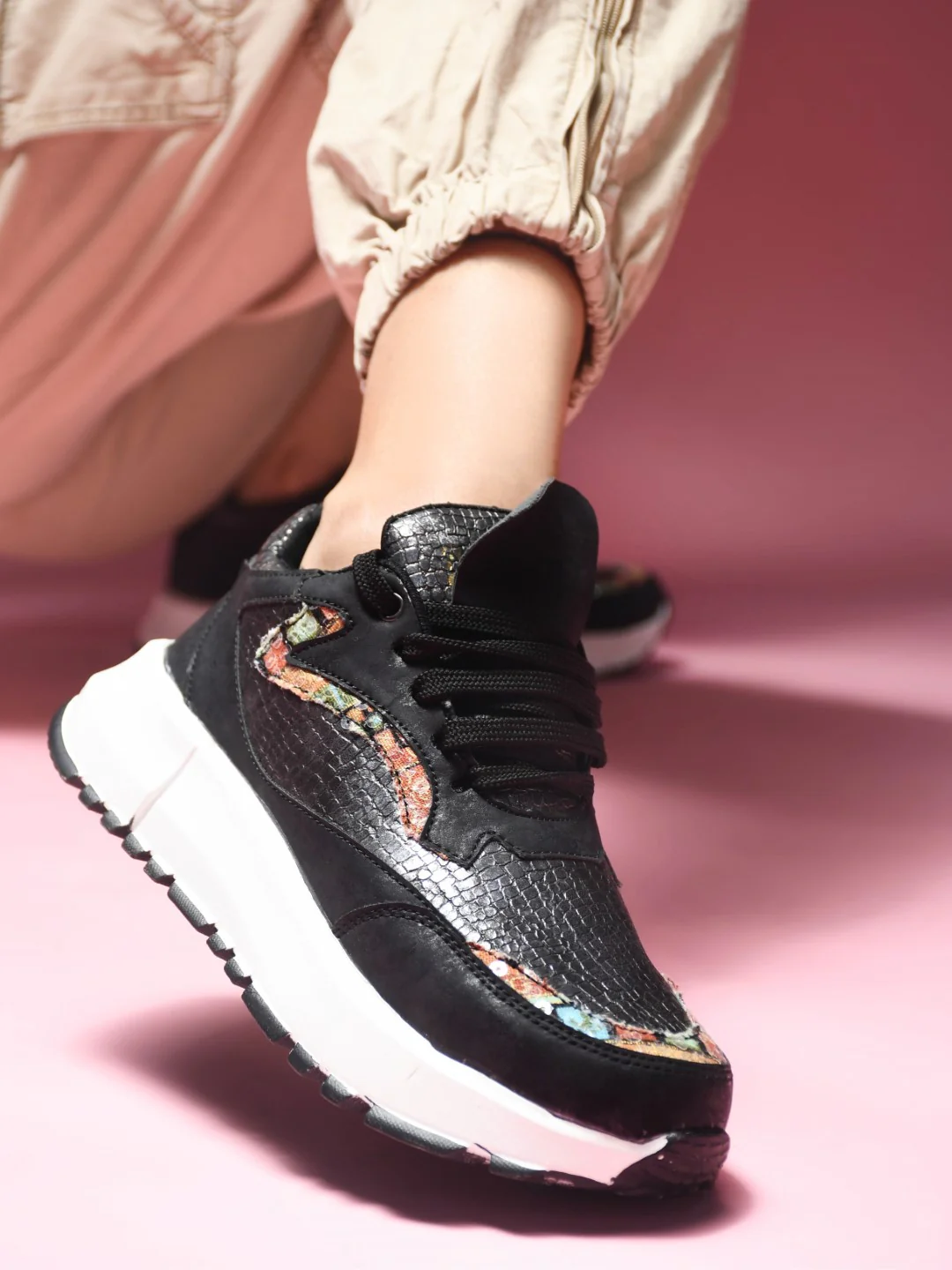Metallic Mesh Chunky Sneakers For Women - Image 4