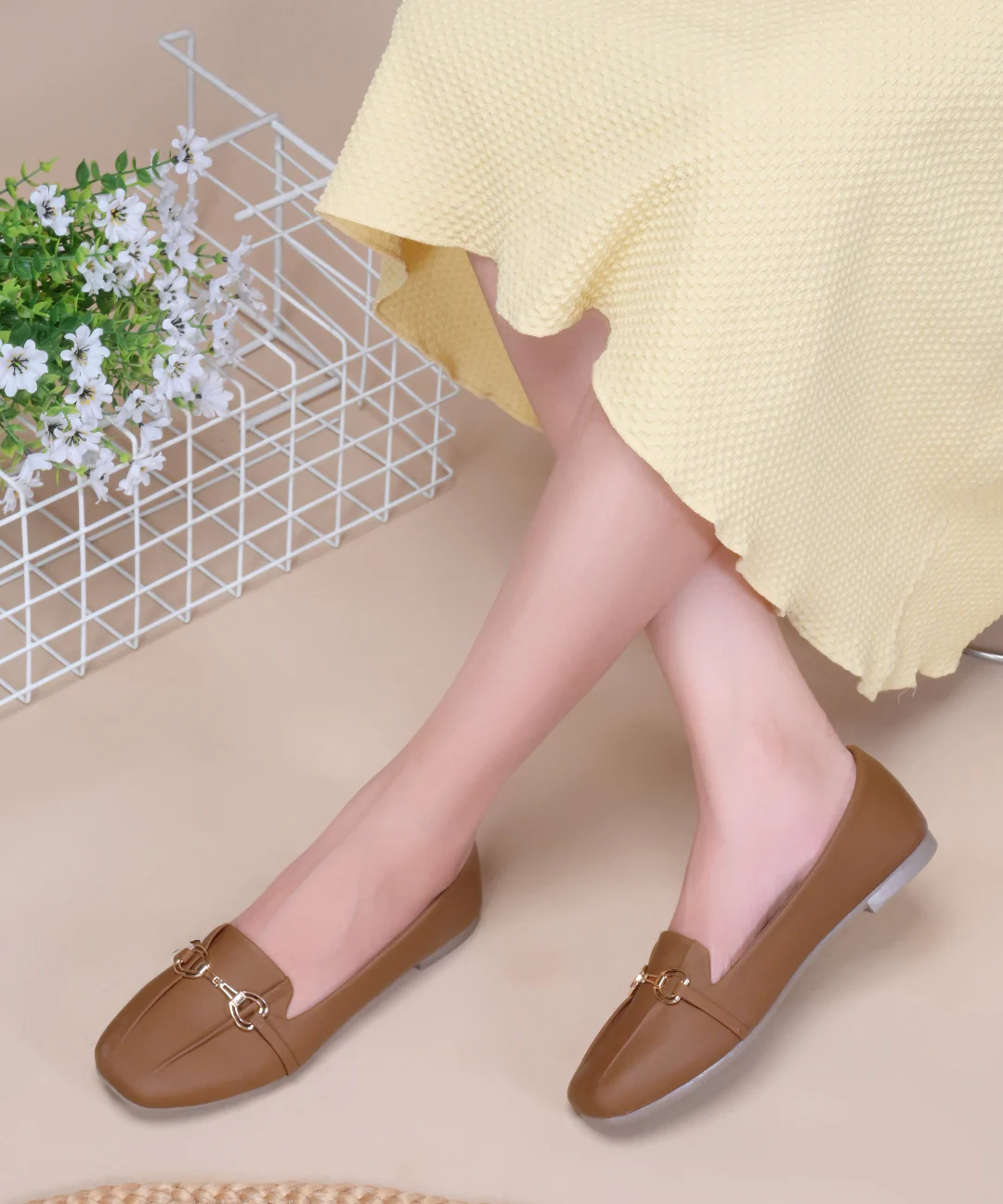 Minimalist Loafers with Metal Detail - Image 15