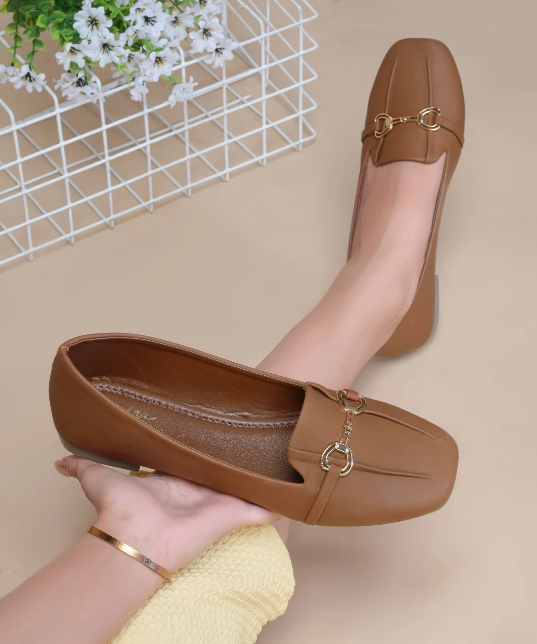 Minimalist Loafers with Metal Detail - Image 16