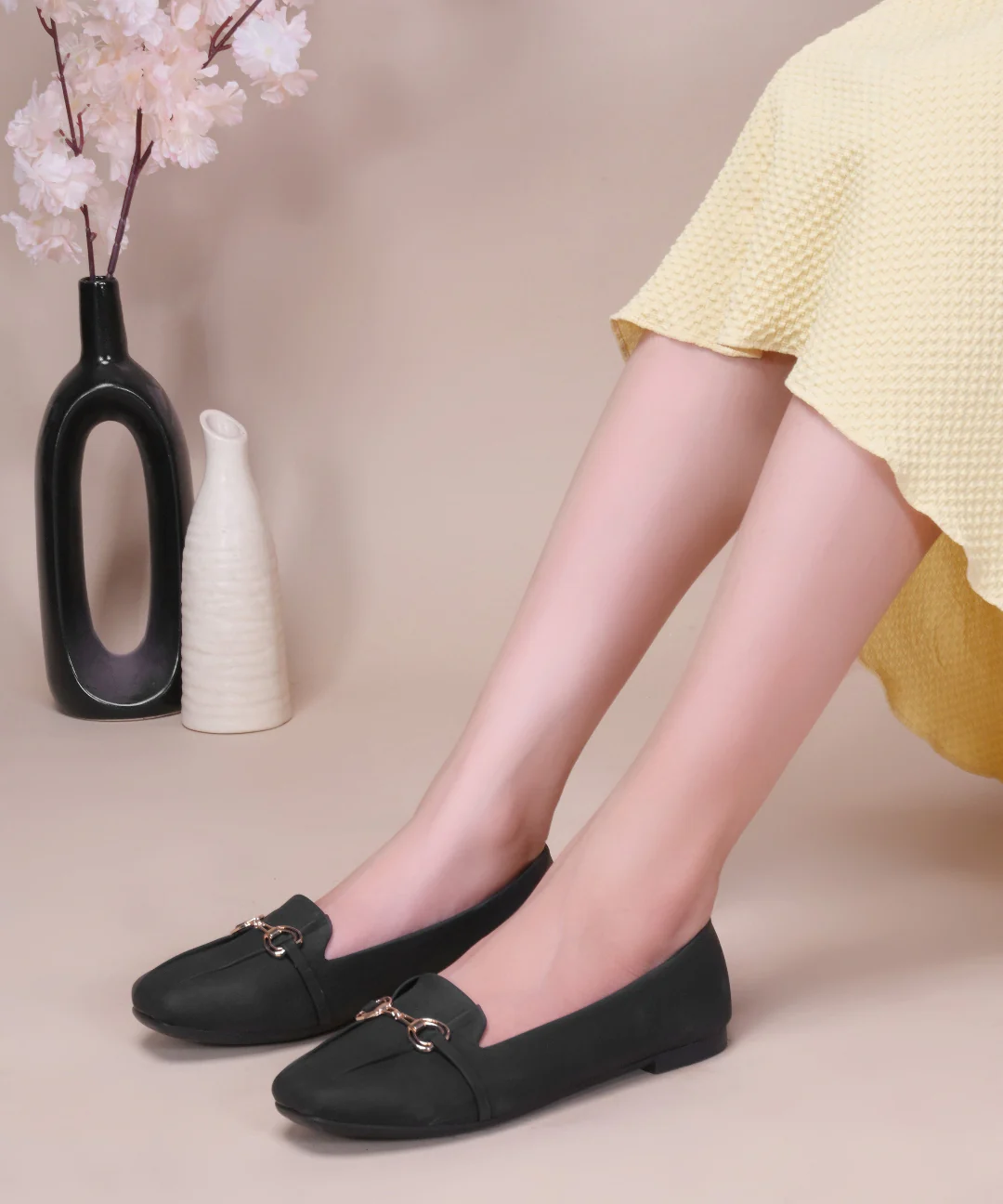Minimalist Loafers with Metal Detail - Image 3