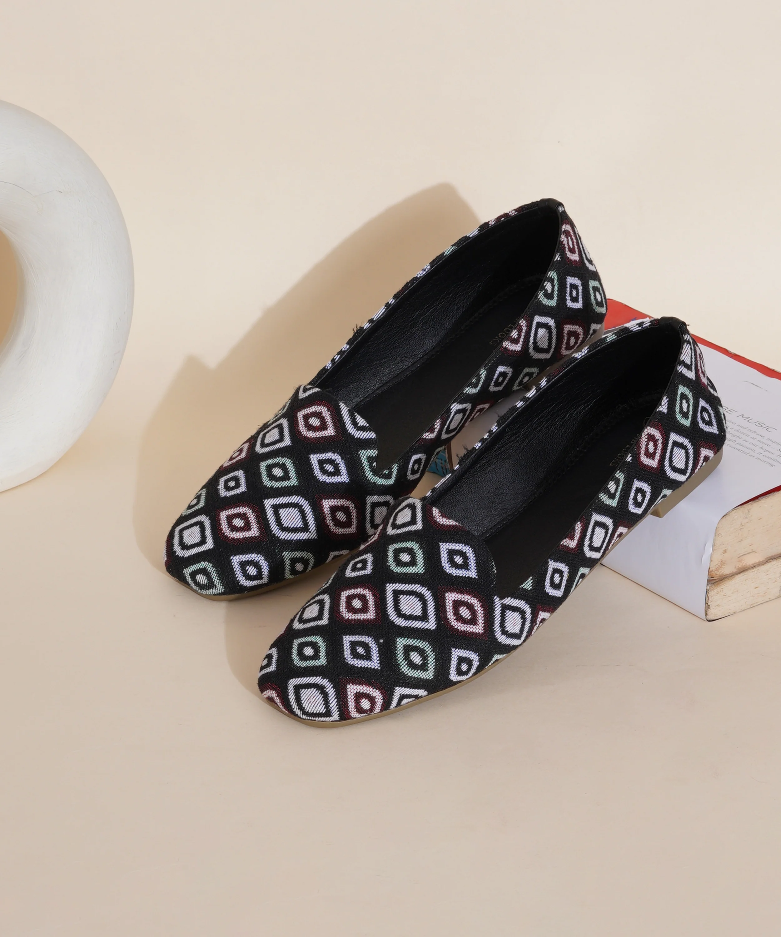 Multi-Color Geometric Printed Flat