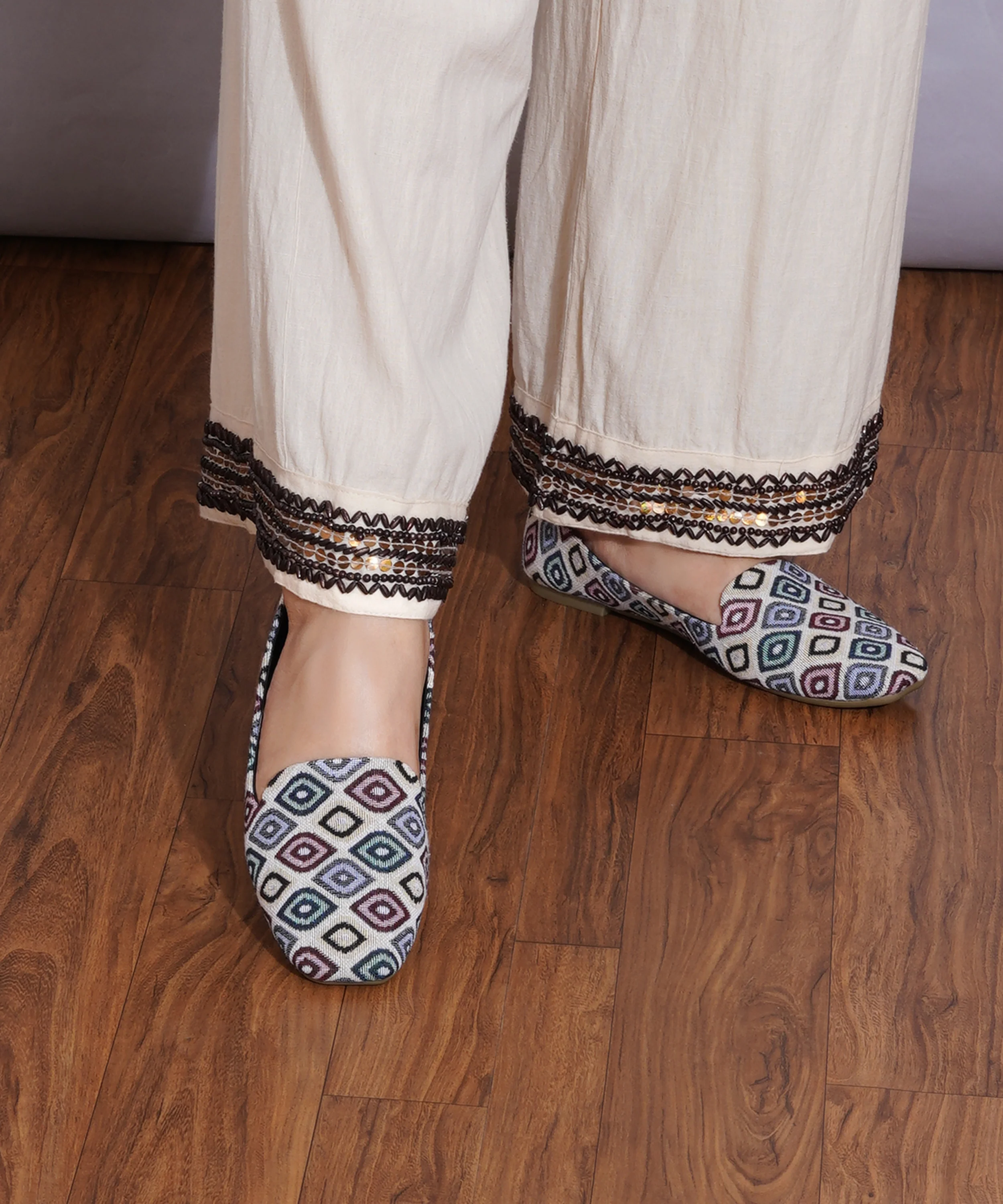 Multi-Color Geometric Printed Flat - Image 14