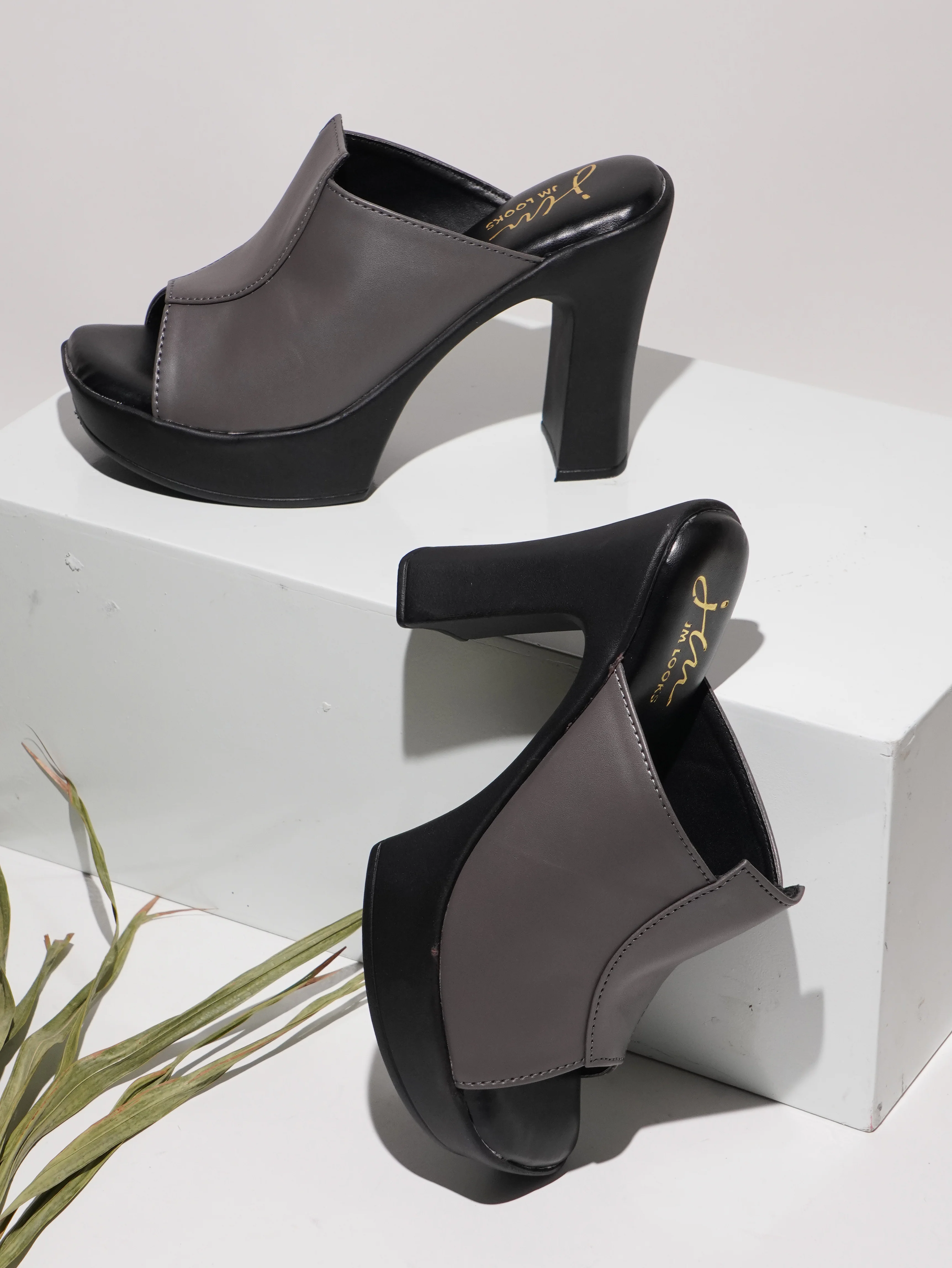 Open-Toe Chunky Heeled Sandals - Image 6