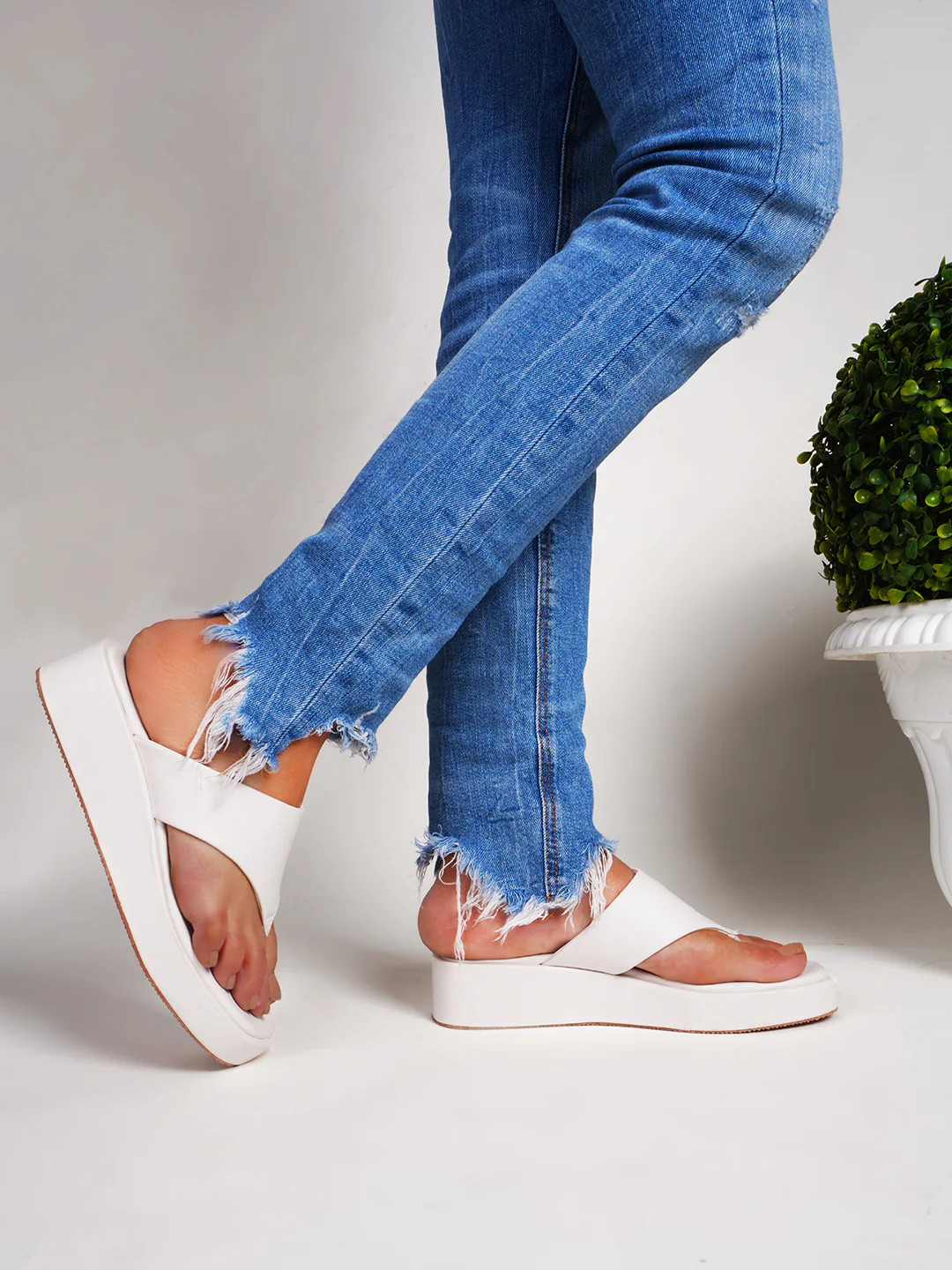 Women's Platform Thong Flatform Sandals with Cushioned Footbed and T-Strap - Image 3