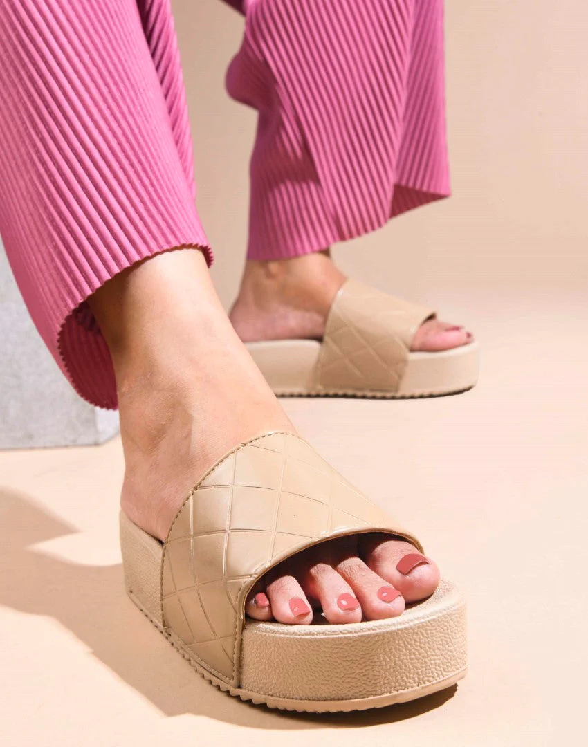 Quilted Strap Platform Slides Sandals for Women with Cushioned Footbed Jm Looks - Image 4