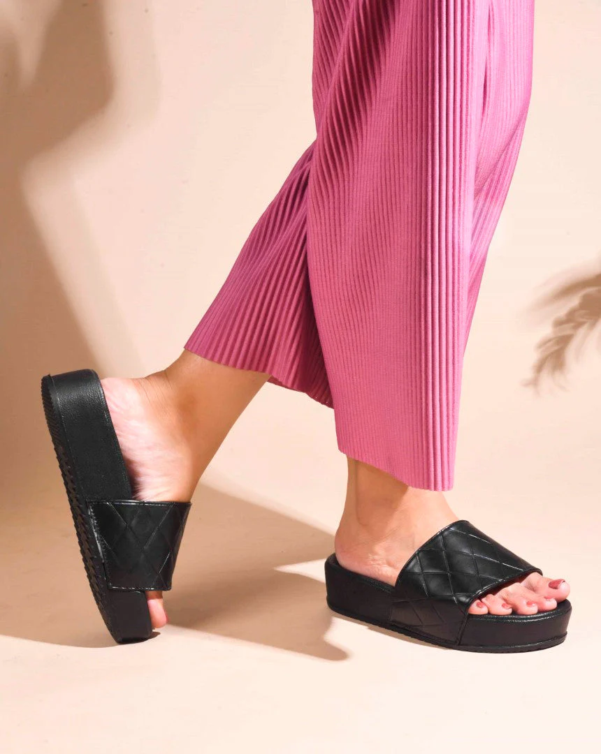 Quilted Strap Platform Slides Sandals for Women with Cushioned Footbed Jm Looks - Image 9