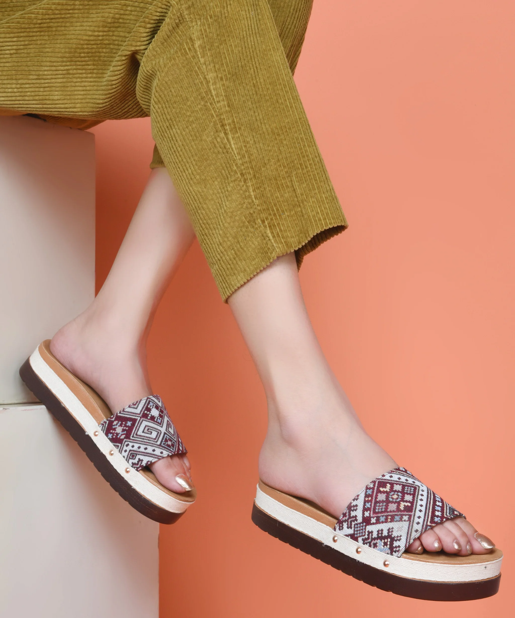 Slip-Ons Minimal Flats Sandals with Wide Strap Design - Image 10