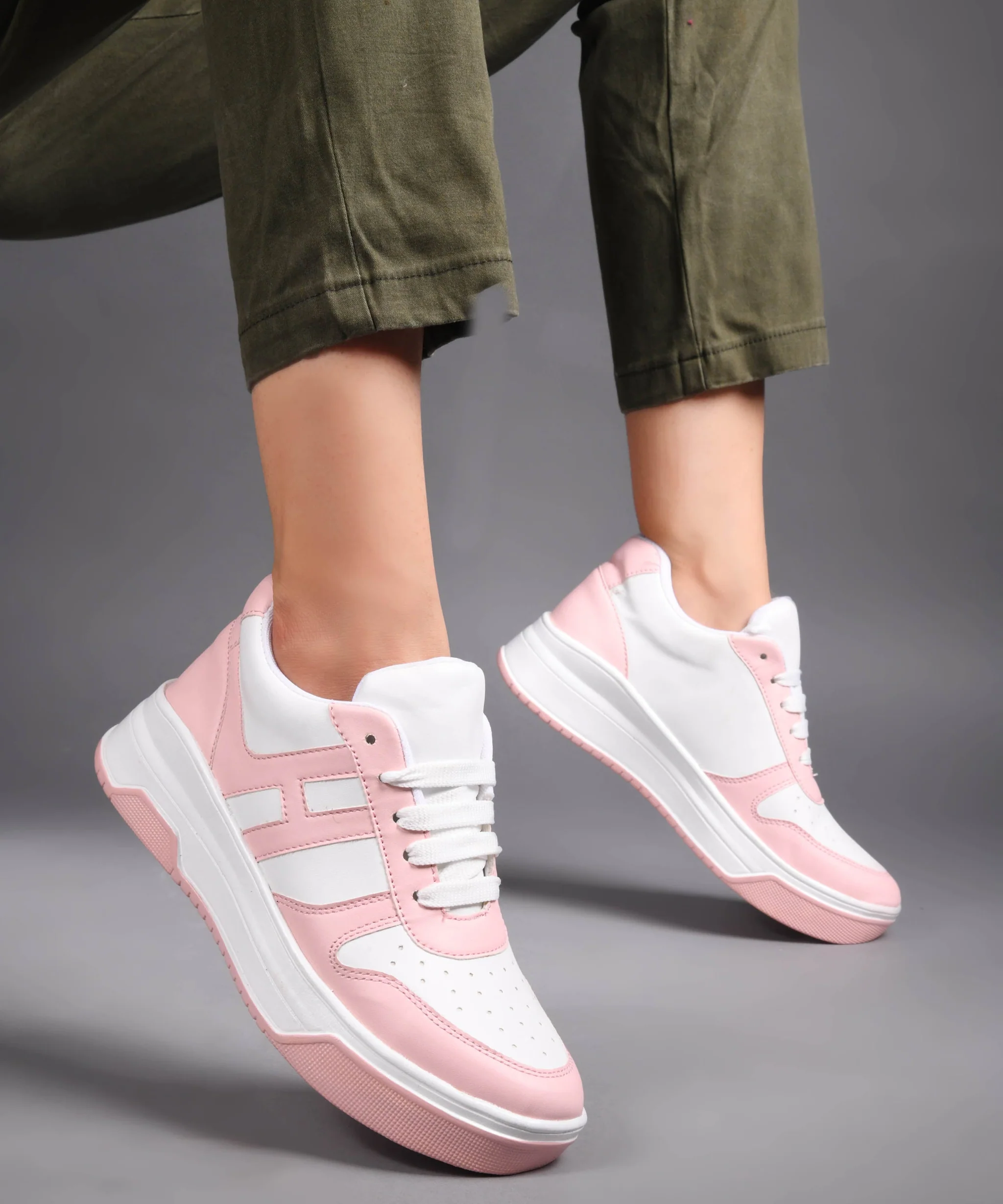 Sneakers with Bold Design & Elevated Sole for Women - Image 8