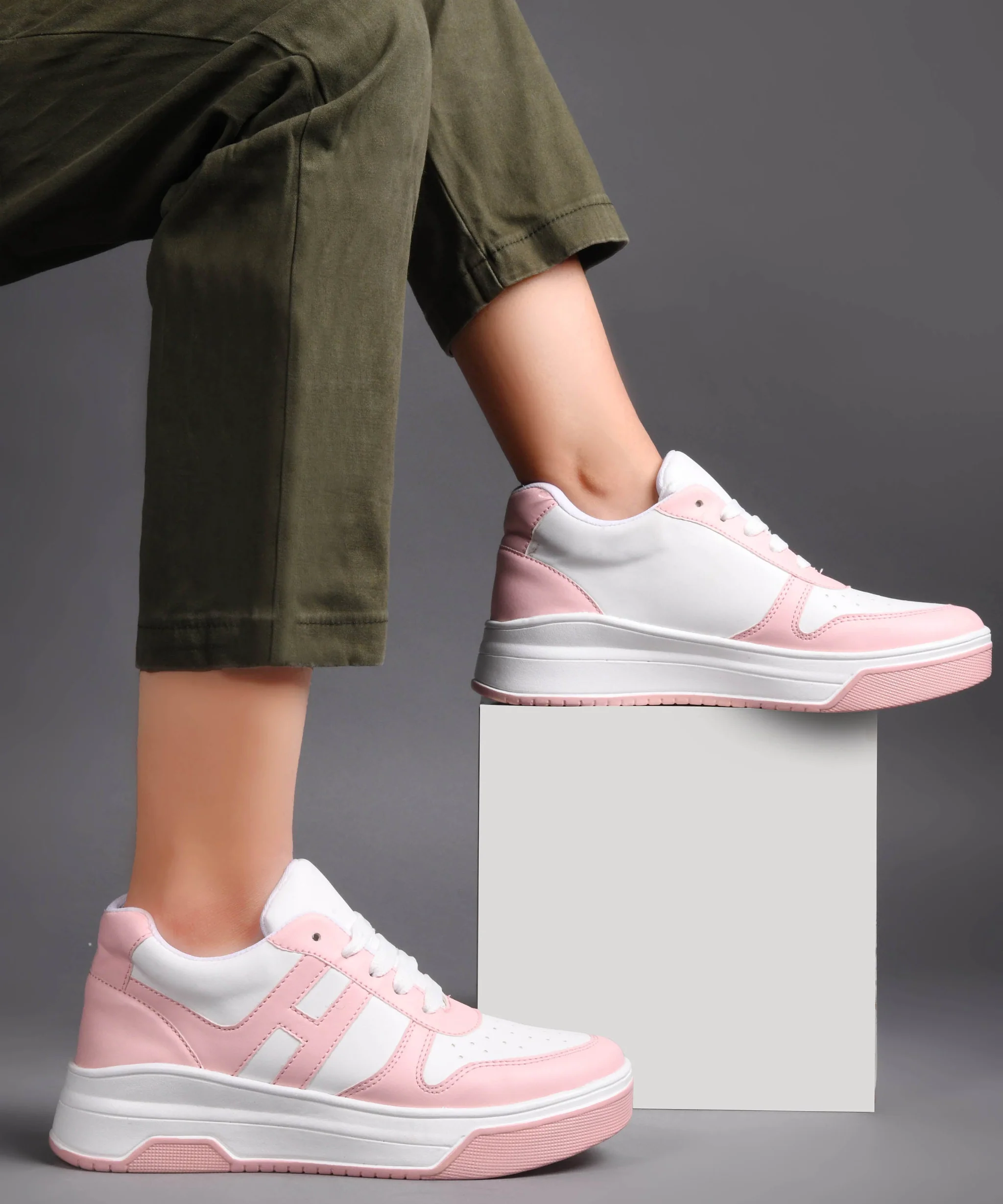 Sneakers with Bold Design & Elevated Sole for Women - Image 9