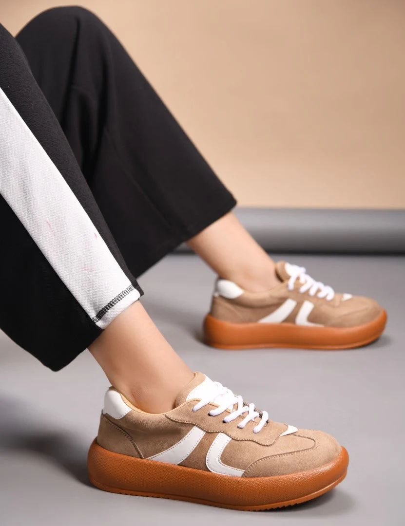 Suede lace up sneakers with cushioned sole - Image 15