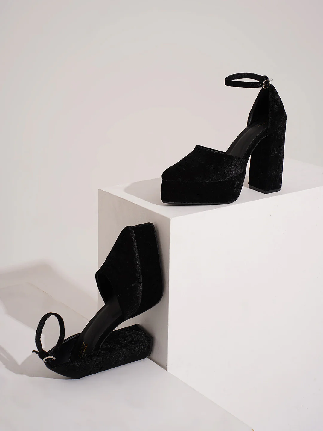 Women Pointed Toe Velvet Platform Block Heels with Ankle Strap