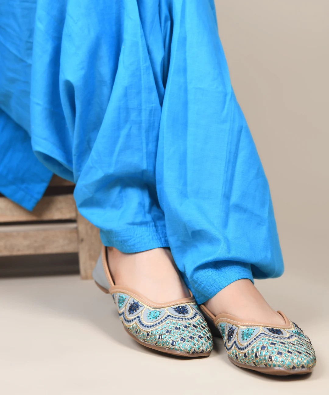 Women Handcrafted Embroidered Ethnic Jutti Flat - Image 4